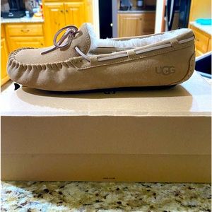COPY - New in Box UGG Dakota slippers